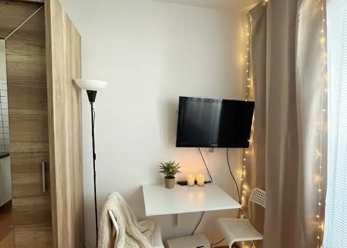 Cozy Next To The Train Station And Near The Center Lägenhet *